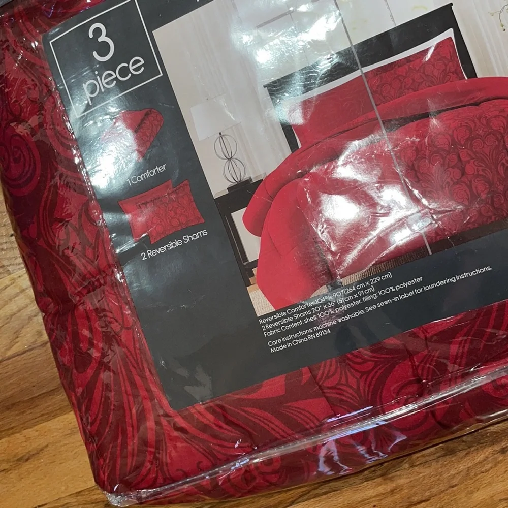 New Nuveau Scroll 3-Pc. Comforter Sets REVERSIBLE Comforter RED  KING